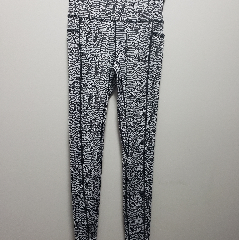ECHT Workout Leggings Black White Stretch Soft Medium NWOT